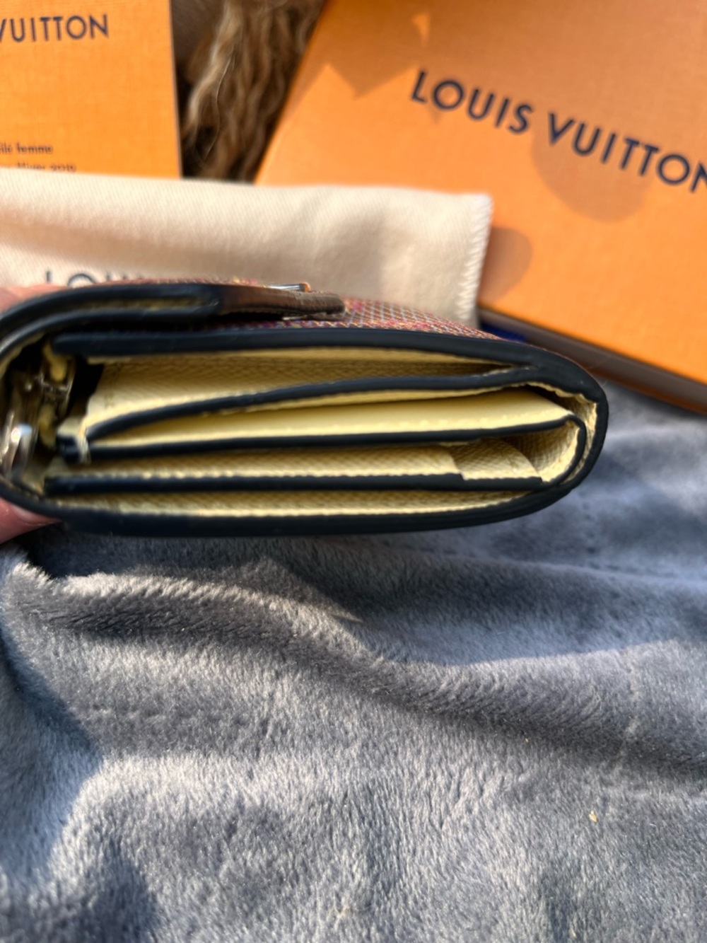 ✨ RARE ✨ Louis Vuitton LV Pop Zoe Wallet - Limited Edition 2019 - Picture 5 of 10